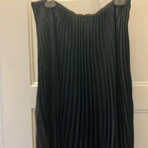 Banana Republic beautiful black midi skirt. Size 14